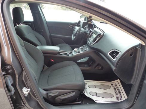 Used 2016 Chrysler 200 Limited w/ Convenience Group image 41