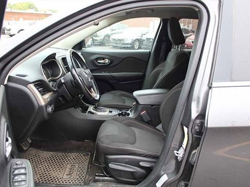Used 2016 Jeep Cherokee Latitude w/ Cold Weather Group FWD image 12