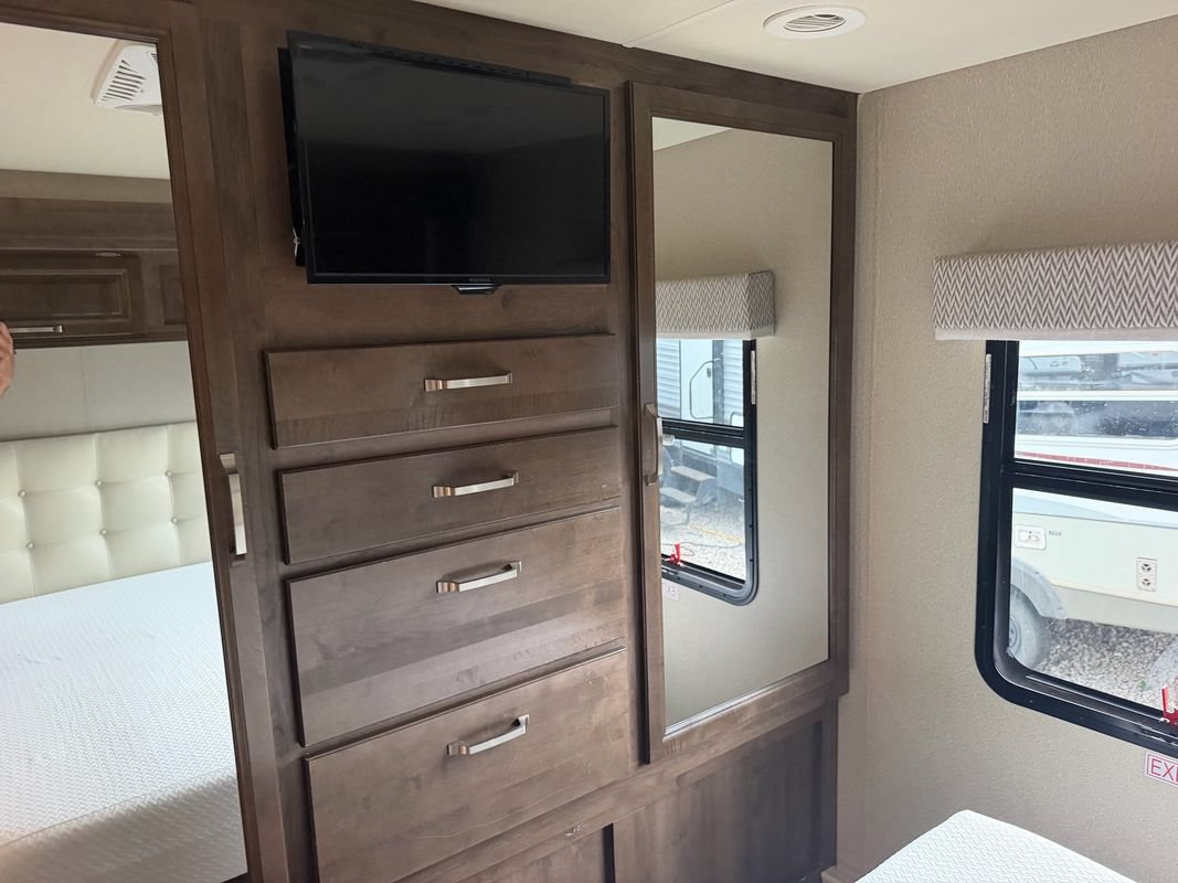 Used 2019 Ford E-450 and Econoline 450 Super Duty w/ Motorhome Prep Package RWD image 25