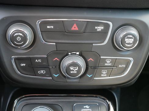 Used 2018 Jeep Compass Limited image 23