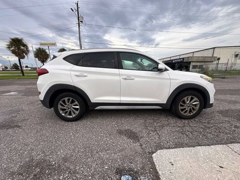 Used 2017 Hyundai Tucson SE Plus w/ Cargo Package FWD image 2