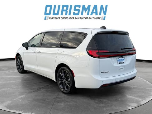 New 2026 Chrysler Pacifica Select FWD image 4