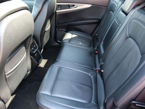 Used 2019 Lincoln Nautilus Reserve FWD image 32