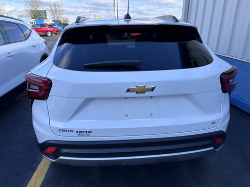 Used 2024 Chevrolet Trax LT w/ Driver Confidence Package image 5