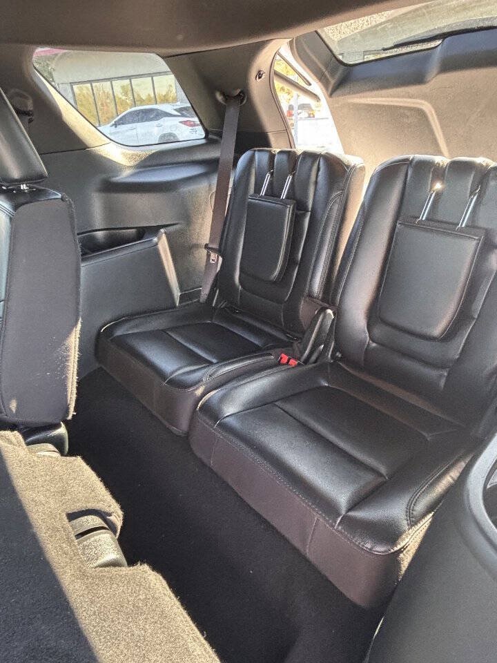 Used 2019 Ford Explorer XLT w/ Equipment Group 202A FWD image 16