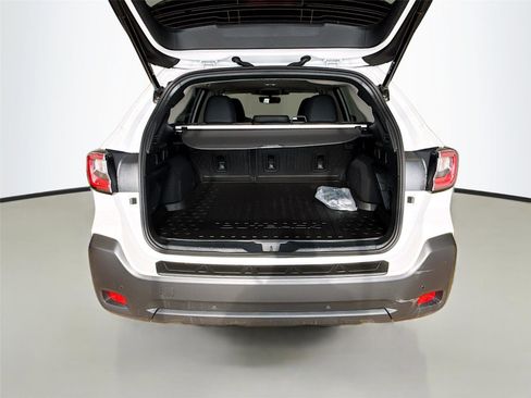 Certified 2025 Subaru Outback Onyx Edition XT image 29