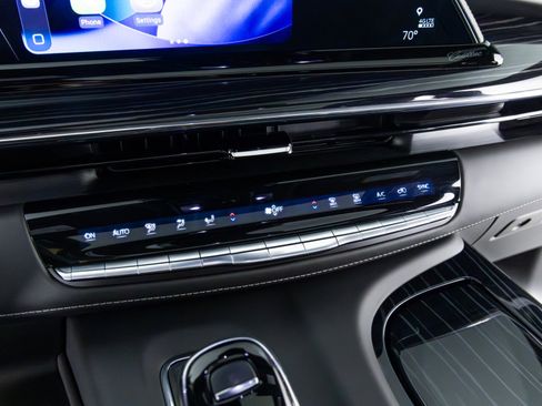 Used 2023 Cadillac Escalade V image 18