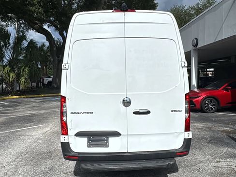 Used 2021 Freightliner Sprinter 2500 RWD image 4