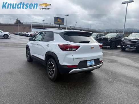 Used 2024 Chevrolet TrailBlazer LT w/ LT Cold Weather Package image 5