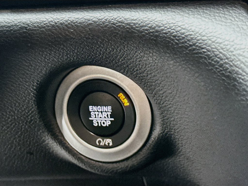 Used 2025 Chrysler Pacifica Select FWD image 27