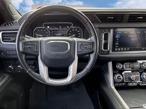 Used 2021 GMC Yukon Denali w/ Advanced Technology Package image 5
