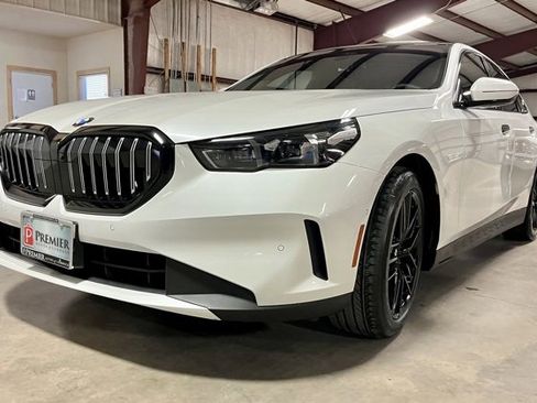 Used 2025 BMW 530i xDrive image 9