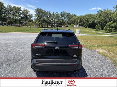 Used 2021 Toyota RAV4 XLE w/ XLE Grade Weather Package AWD/4WD image 6