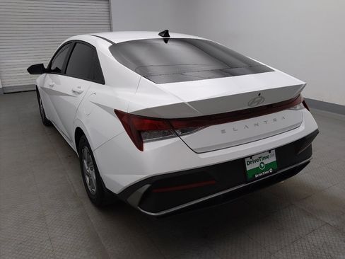 Used 2025 Hyundai Elantra SE FWD image 5