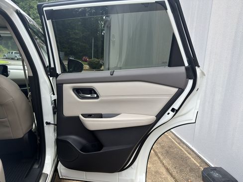 Used 2021 Nissan Rogue SL w/ Premium Package FWD image 18