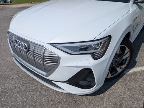 Used 2021 Audi e-tron Premium AWD/4WD image 13