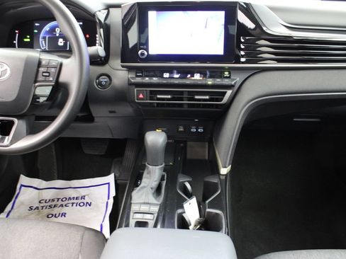 Used 2025 Toyota Camry LE FWD image 20