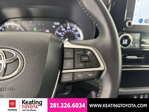 Used 2025 Toyota Highlander LE FWD image 27
