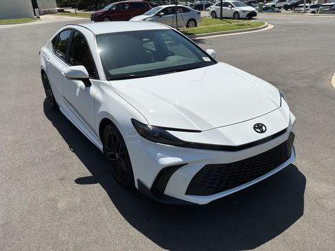 Used 2026 Toyota Camry SE FWD image 2