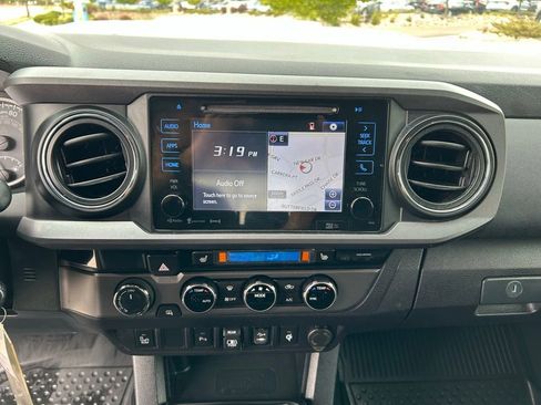 Used 2018 Toyota Tacoma TRD Sport w/ TRD Premium Sport Package AWD/4WD image 21