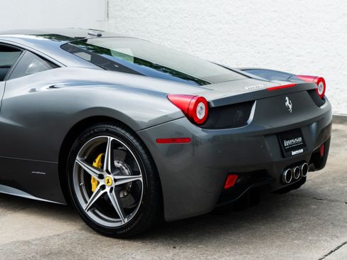 Used 2013 Ferrari 458 Italia Coupe RWD image 16