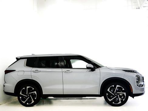 Used 2024 Mitsubishi Outlander SE AWD/4WD image 4