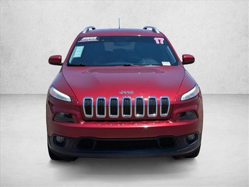 Used 2017 Jeep Cherokee Latitude w/ Comfort/Convenience Group FWD image 2