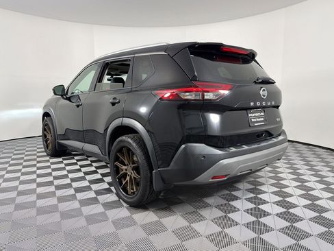 Used 2021 Nissan Rogue SV w/ Premium Package image 3