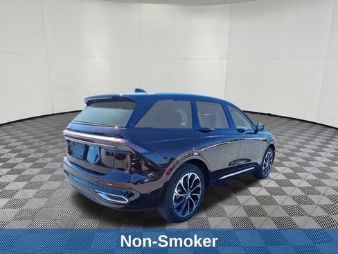 Used 2024 Lincoln Nautilus Reserve AWD/4WD image 4