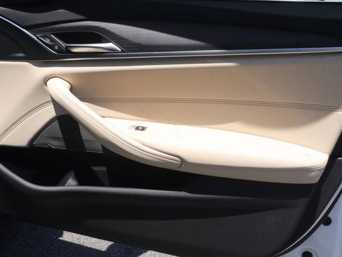 Used 2021 BMW 530i w/ Premium Package RWD image 16