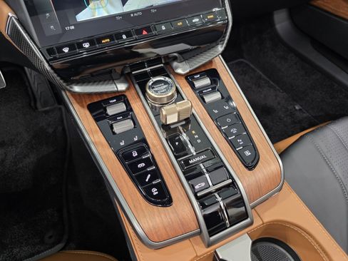 Used 2026 Aston Martin Vanquish Convertible RWD image 14