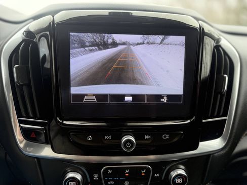 Used 2021 Chevrolet Traverse LT AWD/4WD image 16