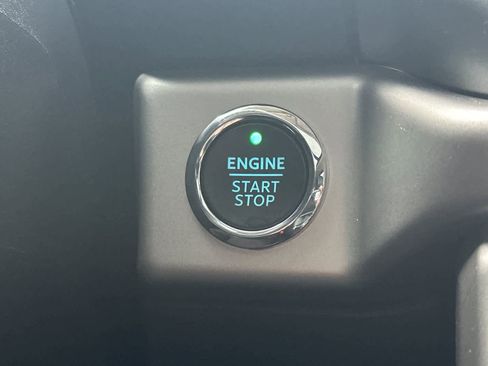 Certified 2024 Ford Expedition XLT image 24