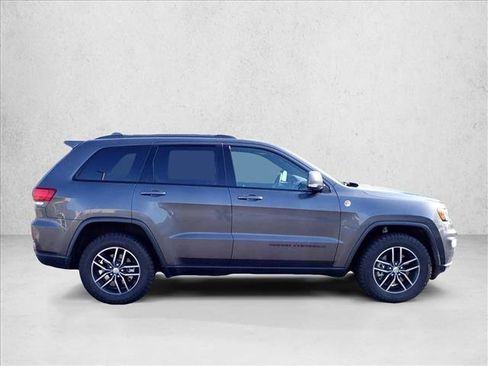 Used 2017 Jeep Grand Cherokee Trailhawk w/ Trailhawk Luxury Group AWD/4WD image 4