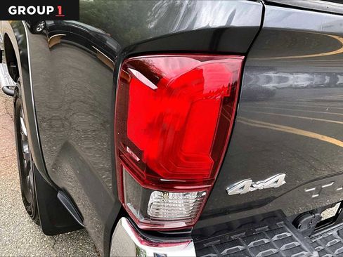 Certified 2022 Toyota Tacoma SR5 AWD/4WD image 29
