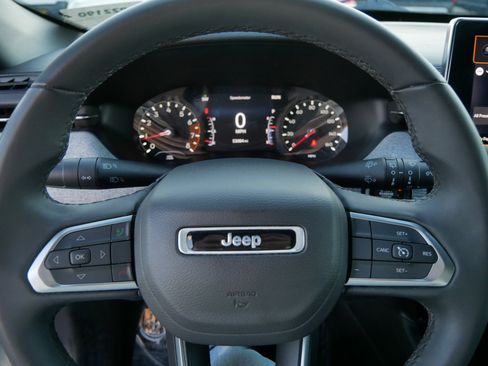 Used 2024 Jeep Compass Latitude image 25