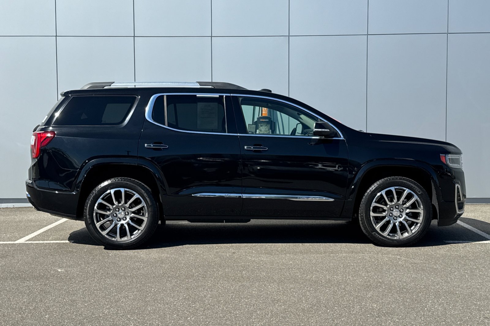 Used 2023 GMC Acadia Denali FWD image 6