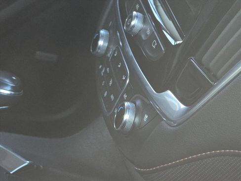 Used 2019 Chevrolet Traverse Premier w/ Redline Edition image 8