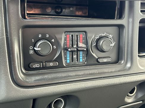 Used 2007 Chevrolet Silverado 2500 LT w/ Heavy-Duty Power Package image 16