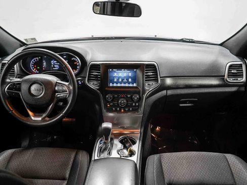 Used 2018 Jeep Grand Cherokee Laredo RWD image 12