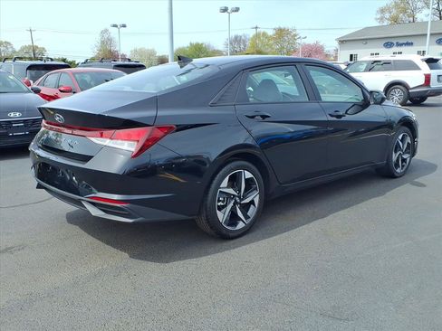 Used 2023 Hyundai Elantra SEL w/ Convenience Package FWD image 5