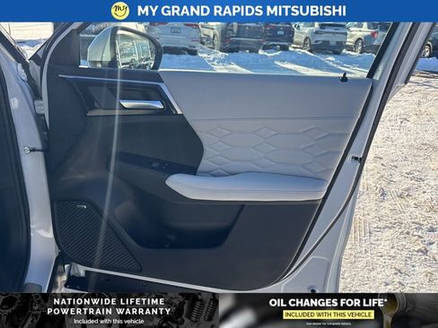 New 2026 Mitsubishi Outlander SEL image 15