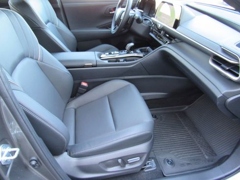 Used 2026 Toyota Crown Platinum image 36