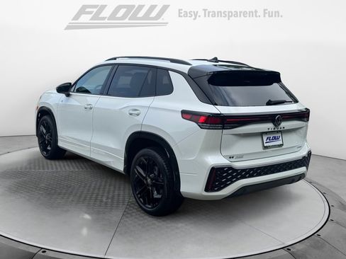 New 2025 Volkswagen Tiguan SE R-Line image 5