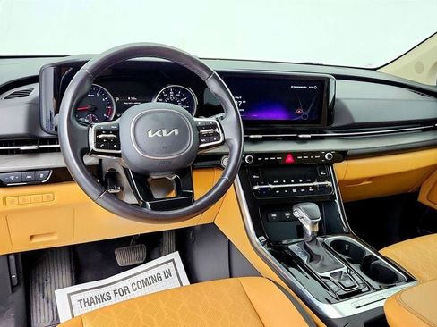 Used 2024 Kia Carnival EX FWD image 11
