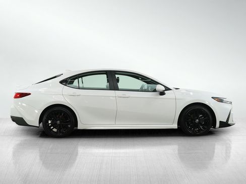 Used 2025 Toyota Camry SE image 8