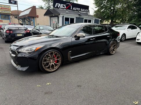 Used 2018 Kia Stinger GT1 RWD image 2