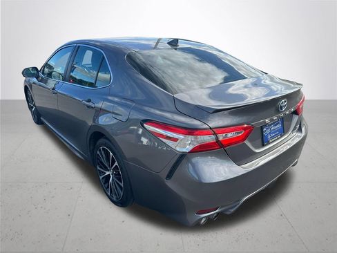 Used 2020 Toyota Camry SE w/ Carpet Mat Package FWD image 9