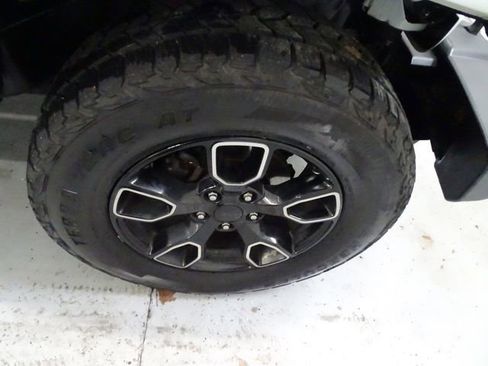 Used 2018 Jeep Wrangler Unlimited Sahara AWD/4WD image 29