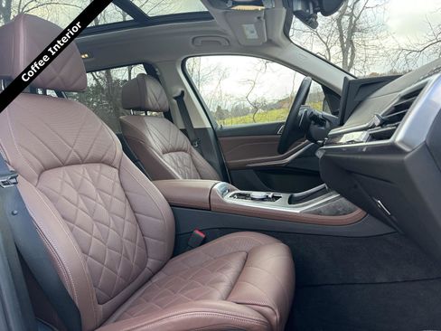 Used 2023 BMW X7 xDrive40i w/ Premium Package image 7